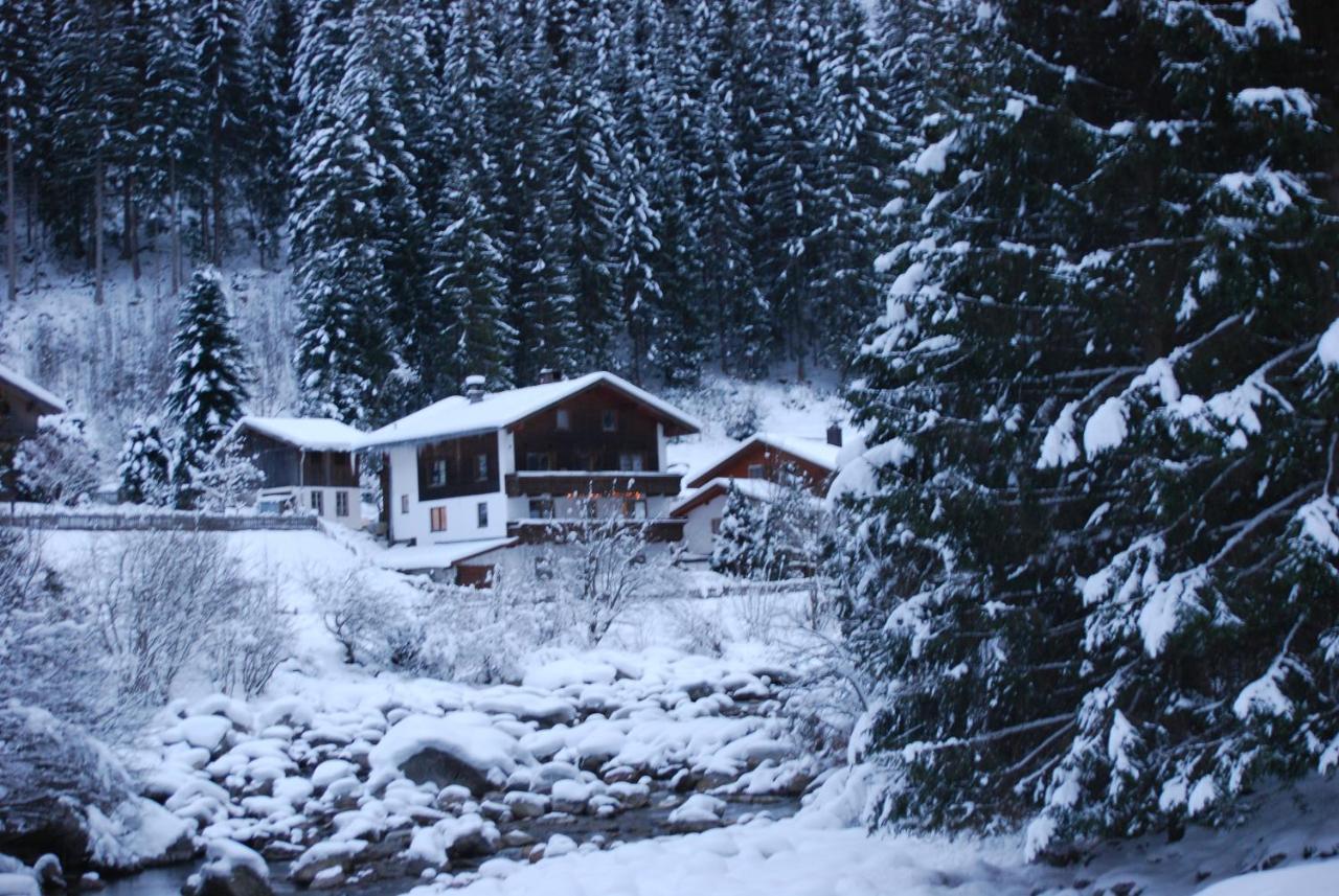 Backyard Mountain Hostel Mayrhofen Exterior photo